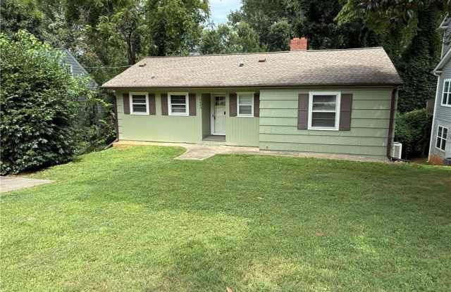 2403 Lyndhurst Avenue photos photos