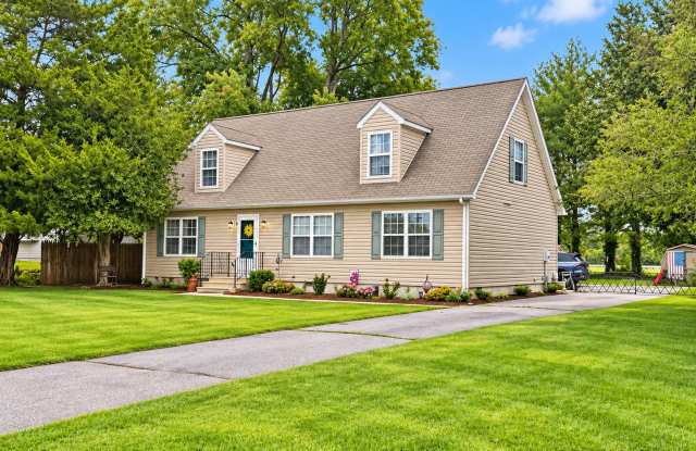Spacious Four-Bedroom Home on a Quiet Street In Milton. Gallery 1