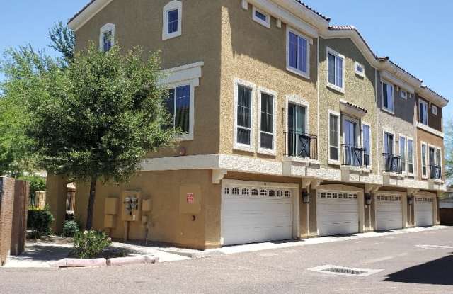 2450 W Glenrosa Ave Unit 16 photos photos
