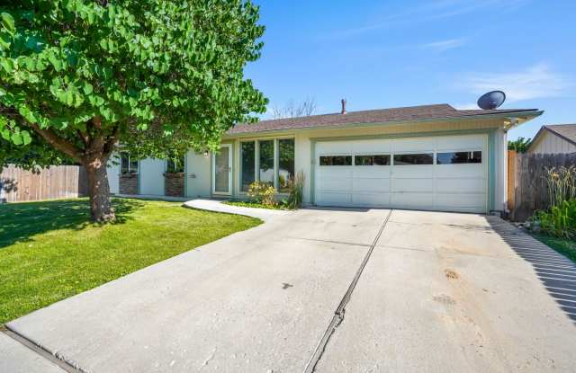 Single Level Living w/Spacious Backyard photos photos