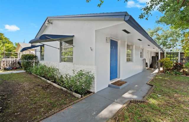 5120 SW 26th Ave - 5120 Southwest 26th Avenue, Dania Beach, FL 33312