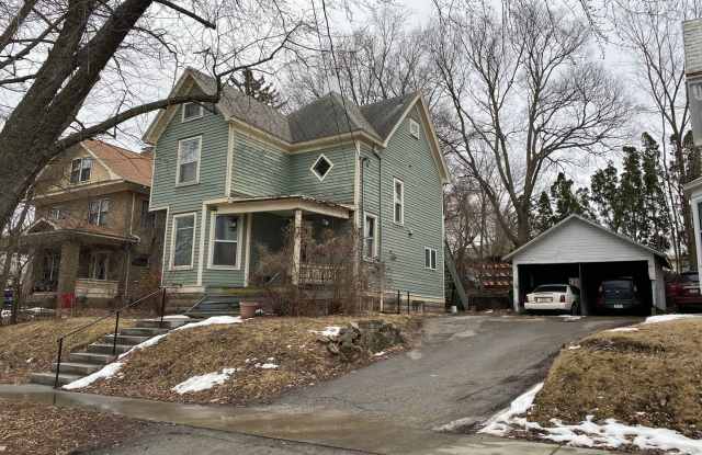 $1,900 | 4 Bedroom, 2 Bathroom | Cat Friendly* | Available for August 1st, 2027 Move In! Gallery 1