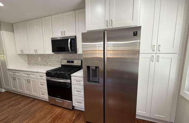 9926 LAKEPOINTE Court Gallery 3