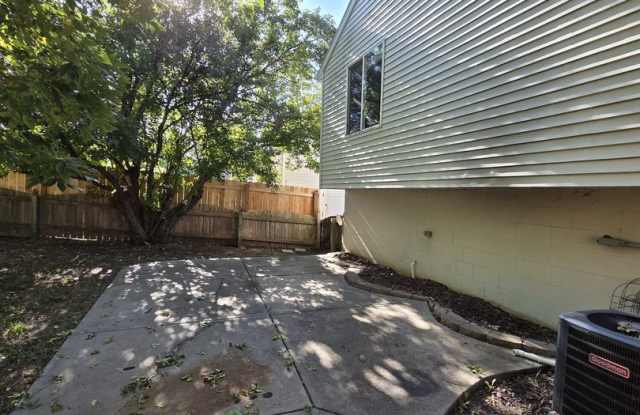 7407 S 176th Cir - 3 Bed/2 Bath in Millard School District | Fenced Yard, Deck, 2-Car Garage Gallery 3