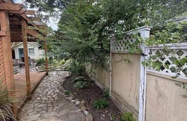 406 Ketner Boulevard Gallery 4