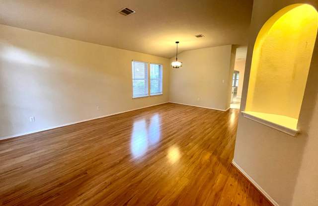 Well-Maintained 3 bedroom, 2 bathroom in Northwood Gallery 3