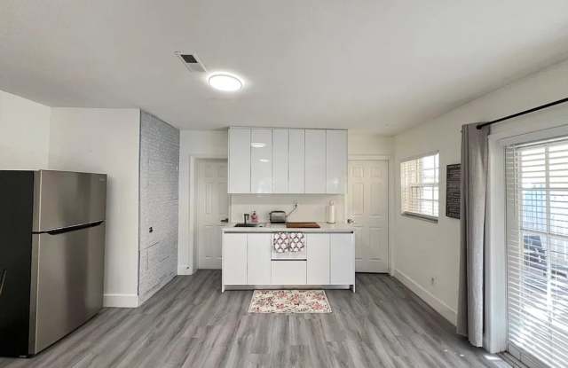 19120 NW 36th Ave Gallery 2