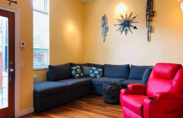 5926 California Ave SW Unit C Gallery 4
