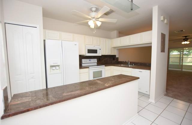 2308 LAKE WOODBERRY Circle Gallery 2