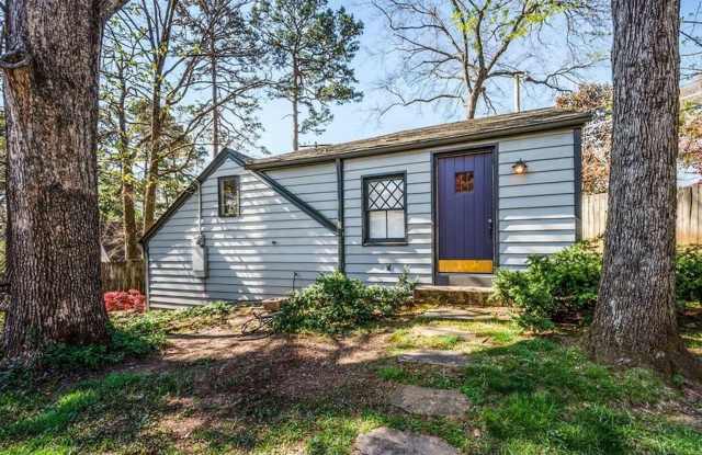 Charming Cottage for Rent Near UT photos photos
