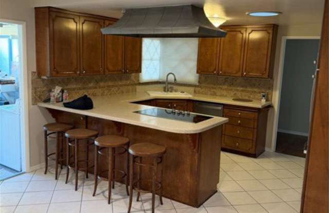 16711 Greenview Lane Gallery 2