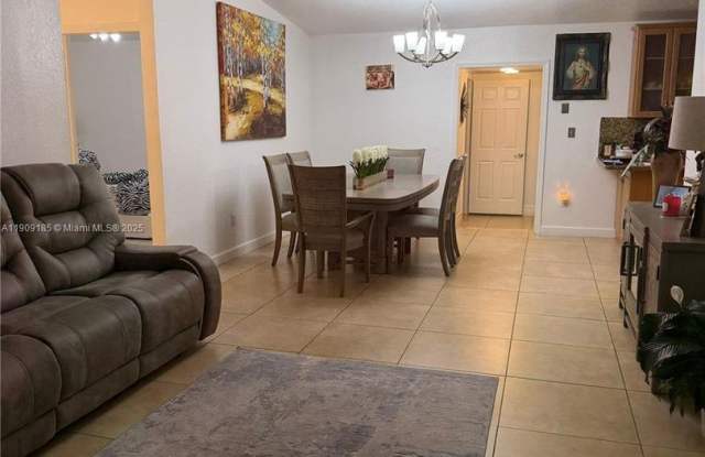 17242 NW 73rd Avenue, Hialeah, FL 33015 Gallery 4