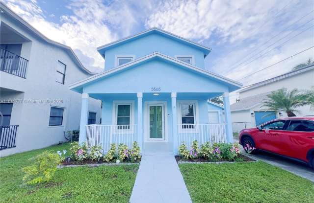 5565 SW 43rd St photos photos