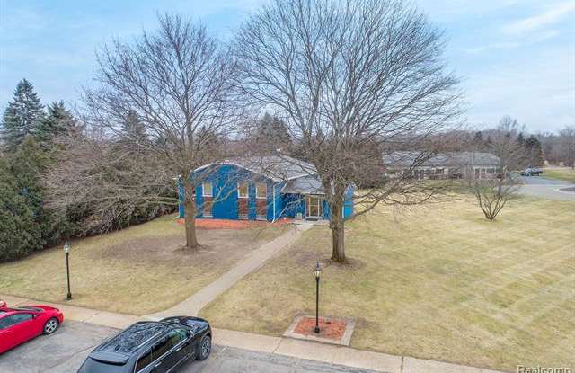 7460 E M E CAD Boulevard Gallery 2