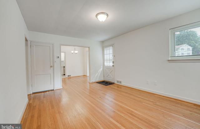 8218 ROANOKE Avenue Gallery 4