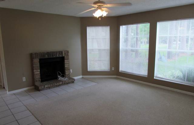 2 BEDROOMS W/2 FULL BATHS, 1st FLOOR UNIT w/ Screened in Patio - 943 Bakewell Court, Seminole County, FL 32746