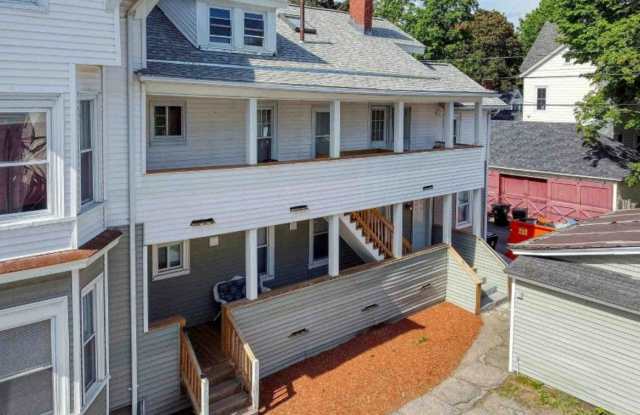 Spacious 7BR Duplex in Manchester Gallery 3