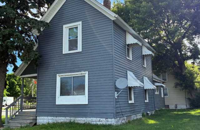 Charming 3-Bedroom Property in Prime Location Gallery 3