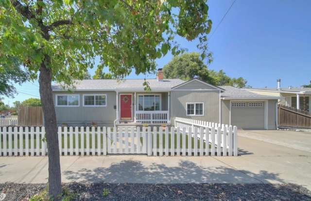 1024 Locust ST photos photos