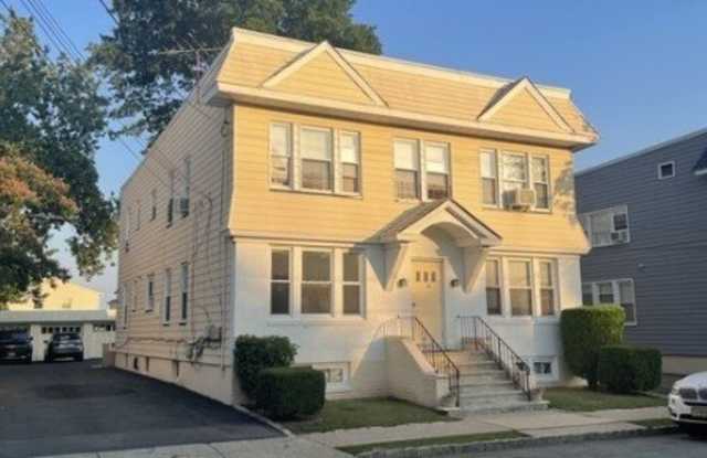 14 Nelson Pl - 14 Nelson Place, Essex County, NJ 07040