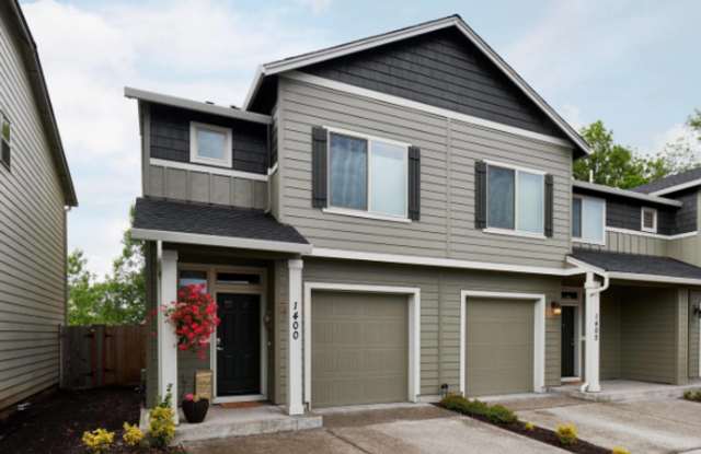 Beautiful 2-Bedroom End-Unit Townhome - Backs Up To Greenspace! photos photos