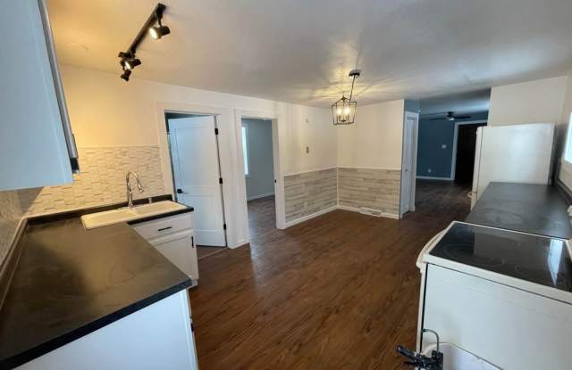 401 W Hughitt St photos photos 401 W Hughitt St photos photos