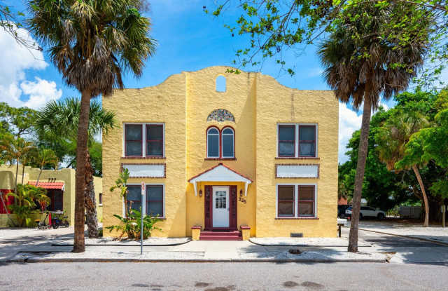 CHARMING 1 BEDROOM, 1 BATHROOM 1925 SPANISH MEDITERANEAN HOME LOCATED IN THE HIGHLY SOUGHT AFTER DOWNTOWN HISTORIC NEIGHBORHOOD OF LAUREL PARK! photos photos