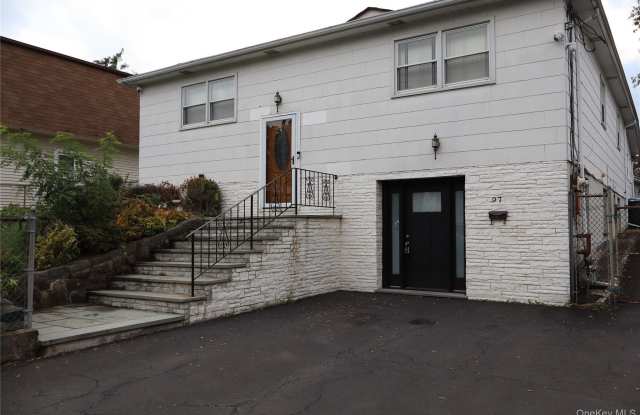 97 Benson Street Gallery 1