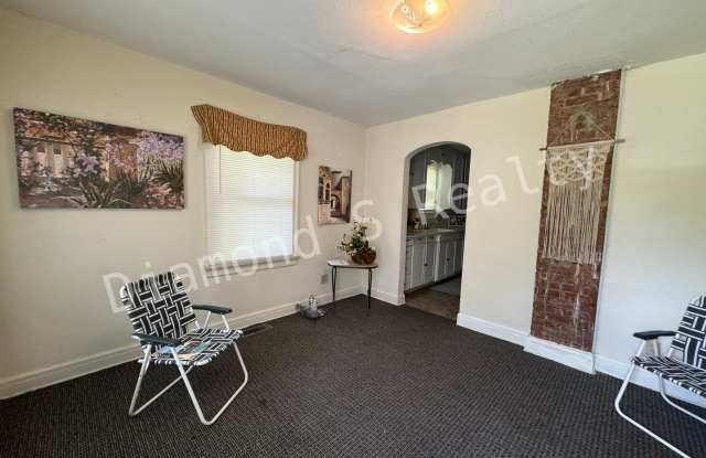 Cute and Clean 2 Bedroom Home Available Now! Gallery 4