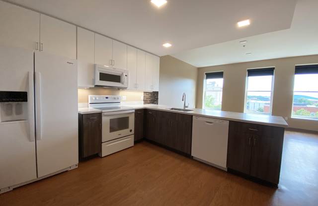 Red Oak at 83 Hanover Street photos photos