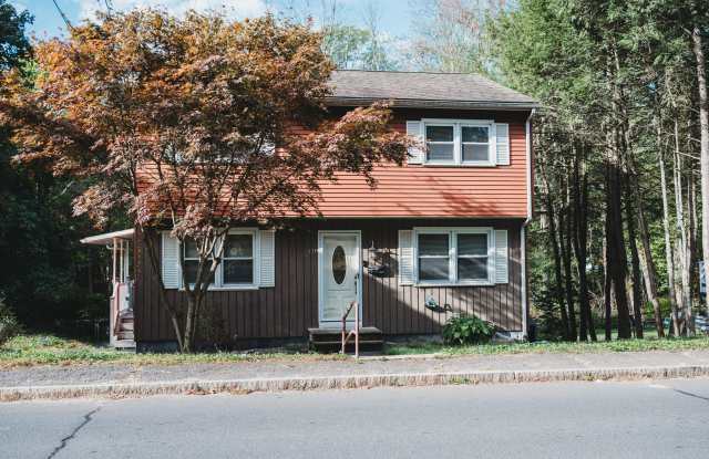 431 Oakville Avenue - 431 Oakville Avenue, Waterbury, CT 06708