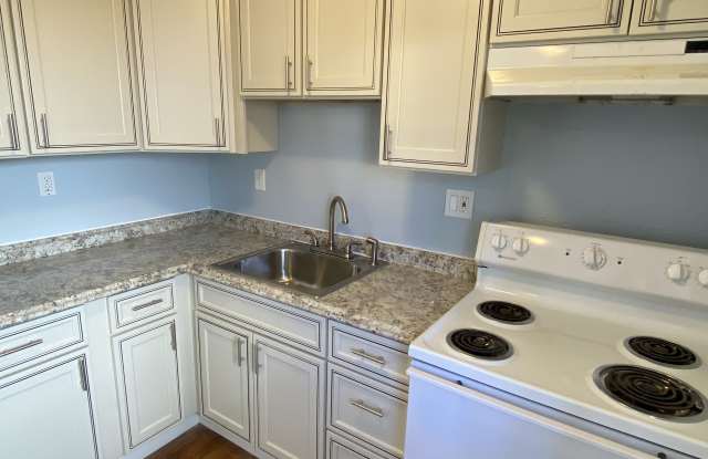 1727 Elm Ln - 1727 Elm Lane, Willits, CA 95490