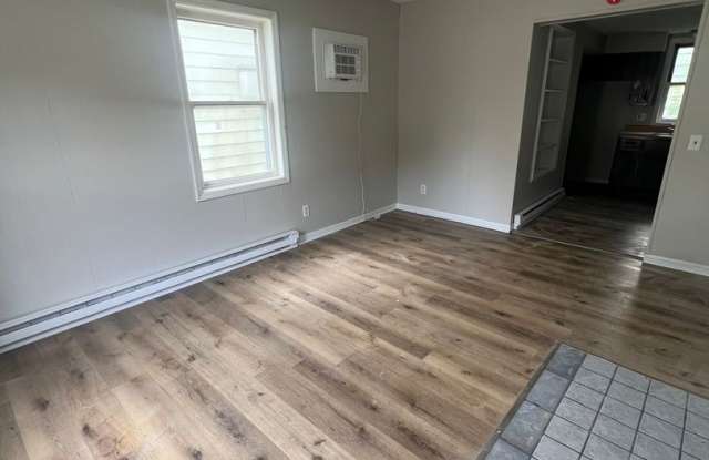 1200 E Laurel Gallery 1