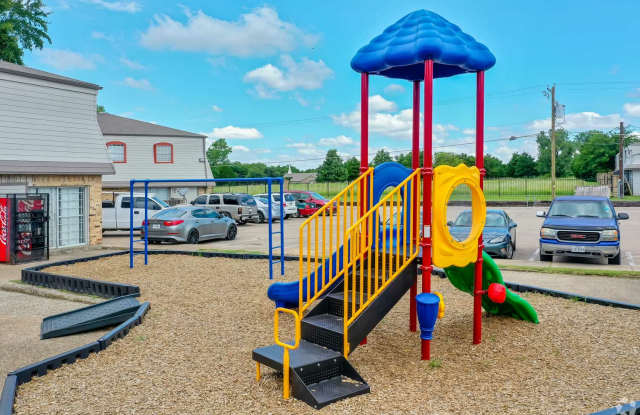 Las Lomas Apartments - Affordable Housing Gallery 3