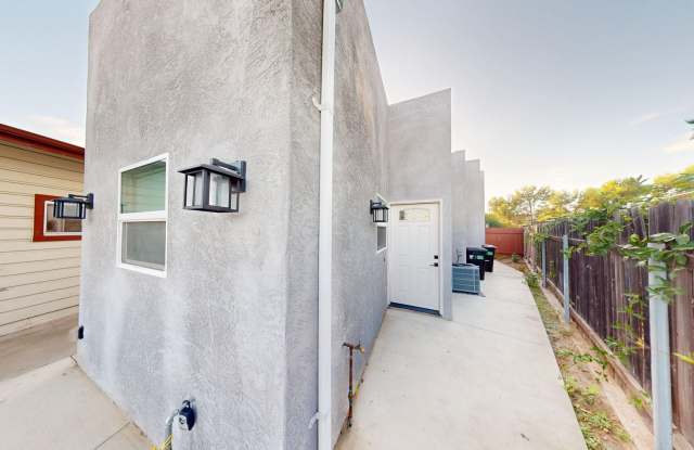4BD/2BA on East Falls! Rooftop Deck! Amazing Views! Gallery 4