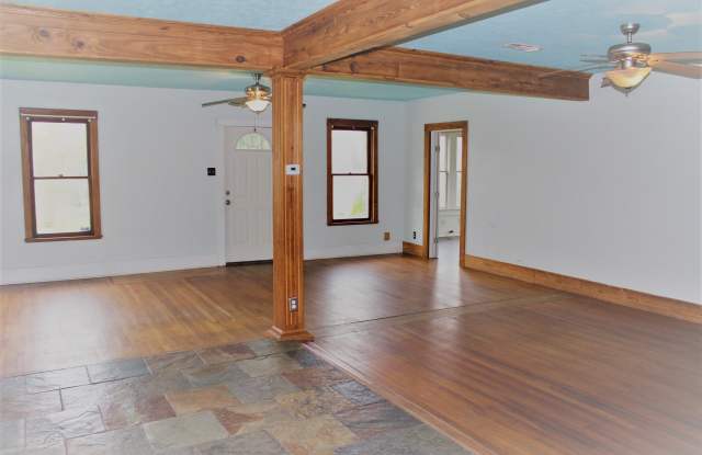 904 Thiel St Gallery 2