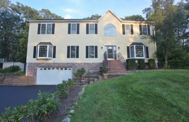 39 Indian Trl - 39 Indian Trail, Hopatcong, NJ 07821