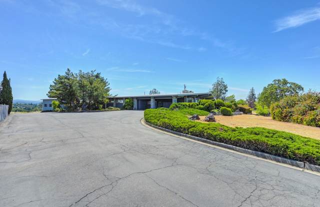 Luxury Living with Stunning 360-Degree Views & Private Pool Retreat Gallery 3