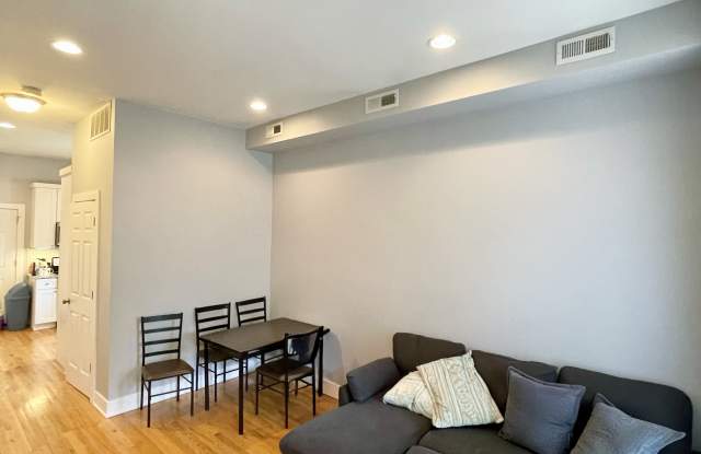 2135 South Fairfield Avenue Gallery 3