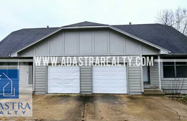 Beautiful Updated Duplex in Grandview-Available NOW!! - 4519 East 139 Street, Grandview, MO 64030