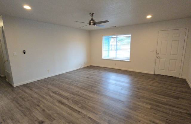 Pet-friendly 5 Bedroom Home in Fortuna! Gallery 3