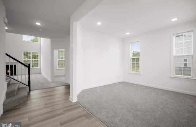 6801 FOUNTAIN PARK Drive Gallery 4