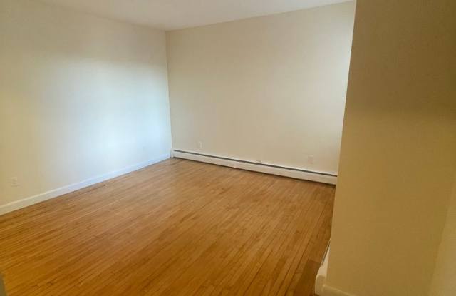 Huge 1 bed unit located near the Commuter Rail and the Green Line. photos photos