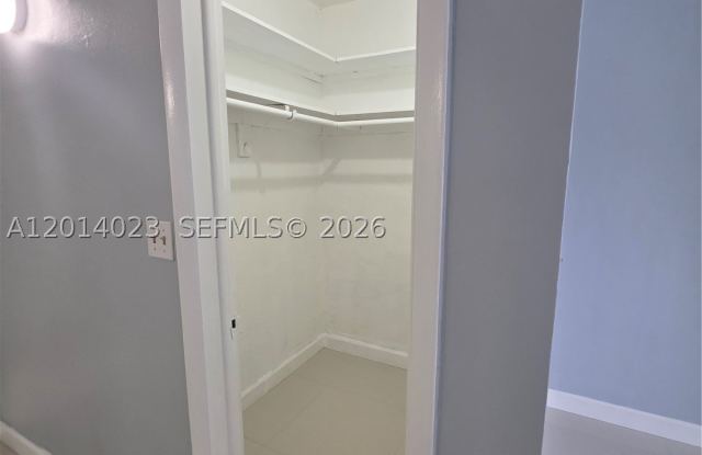 19080 NE 3rd Ct Gallery 4