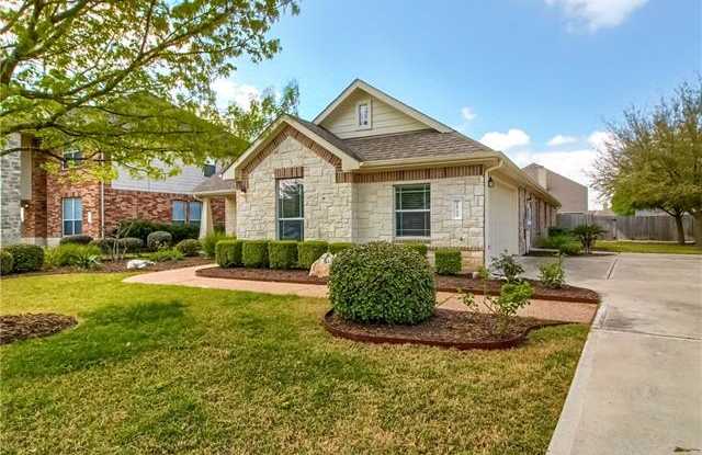 18720 Royal Pointe DR Gallery 3