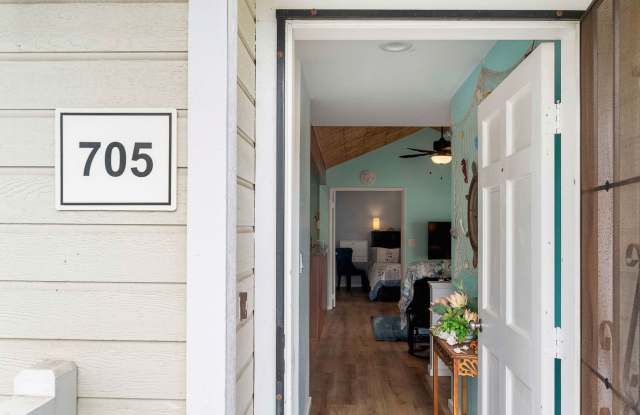 2 Bedroom 2 Bathroom Fully Furnished Condo photos photos