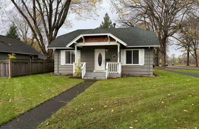 Beautiful 3B/2Ba Ranch in Longview on Lake Sacajawea! - 667 16th Avenue, Longview, WA 98632