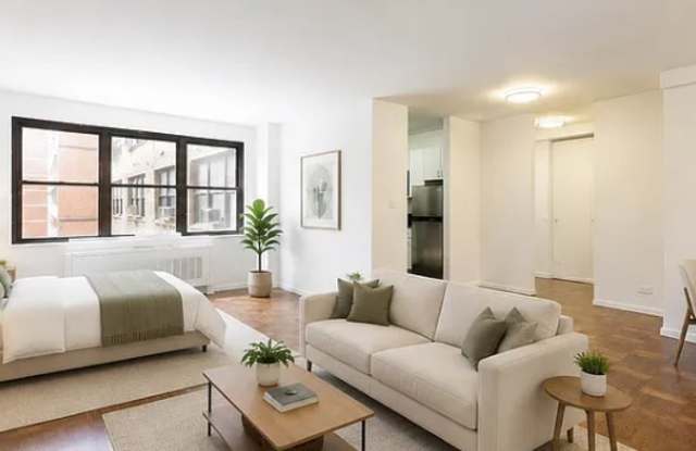 92 5th Ave Gallery 2