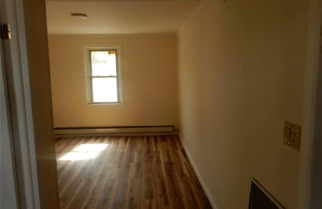 222 N 6th Avenue Gallery 2