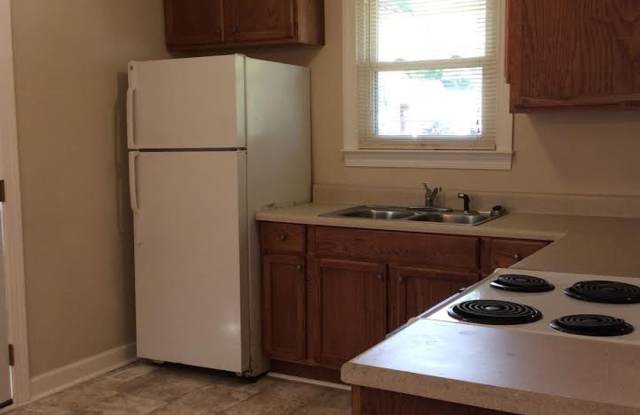 Lovely 3 Bedoom Ranch home with Private Backyard in Prime Raleigh Location Gallery 4